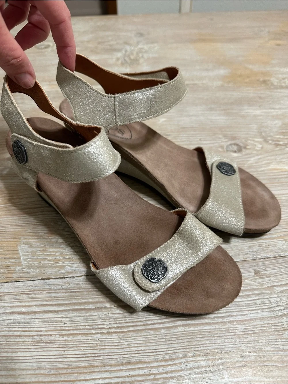 Taos Carousel 2 Comfort Leather Sandals Womens 37 Silver Metallic Wedge
